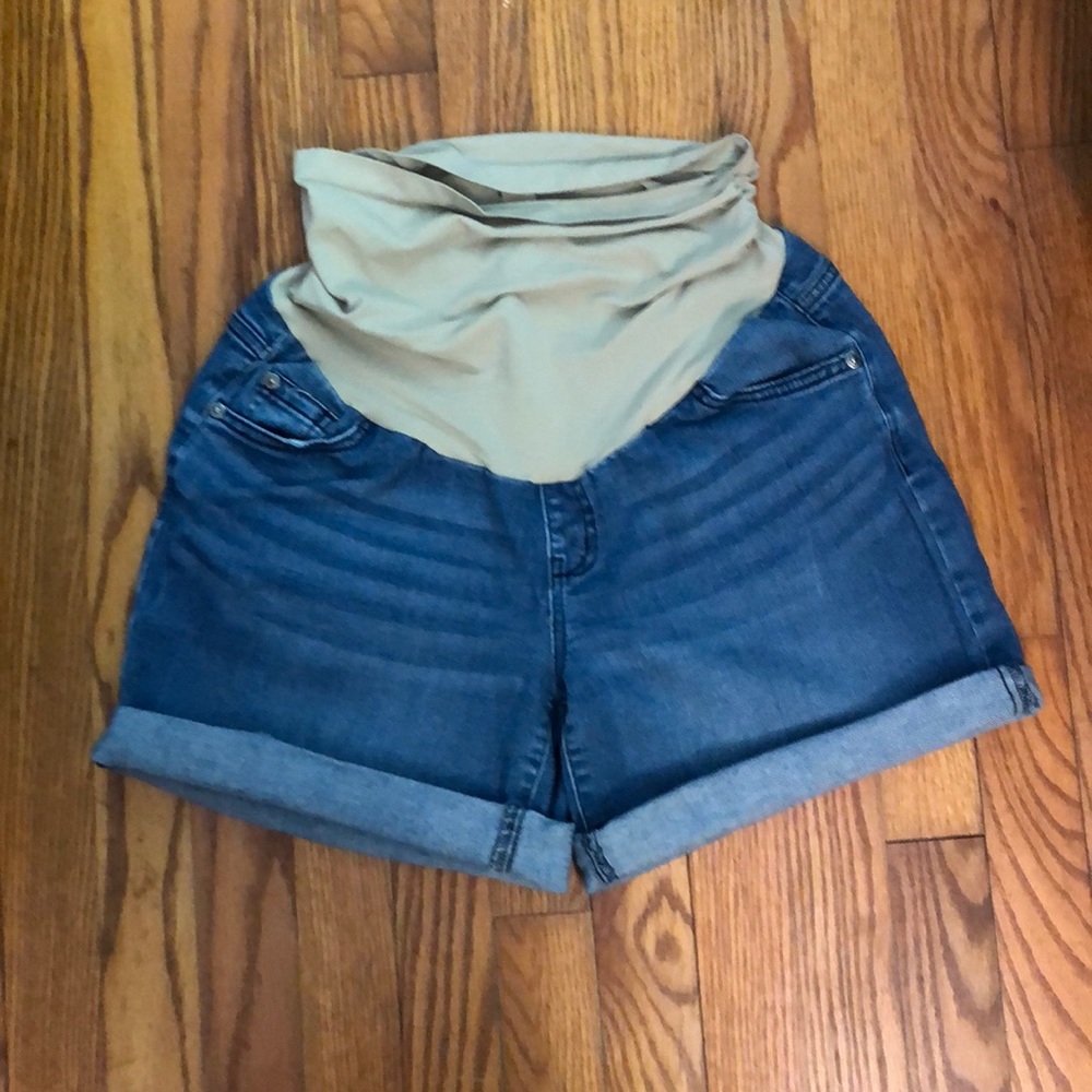 Maternity shorts